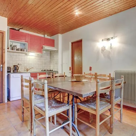 Spacious 4 Bedroom In Romand Apartamento